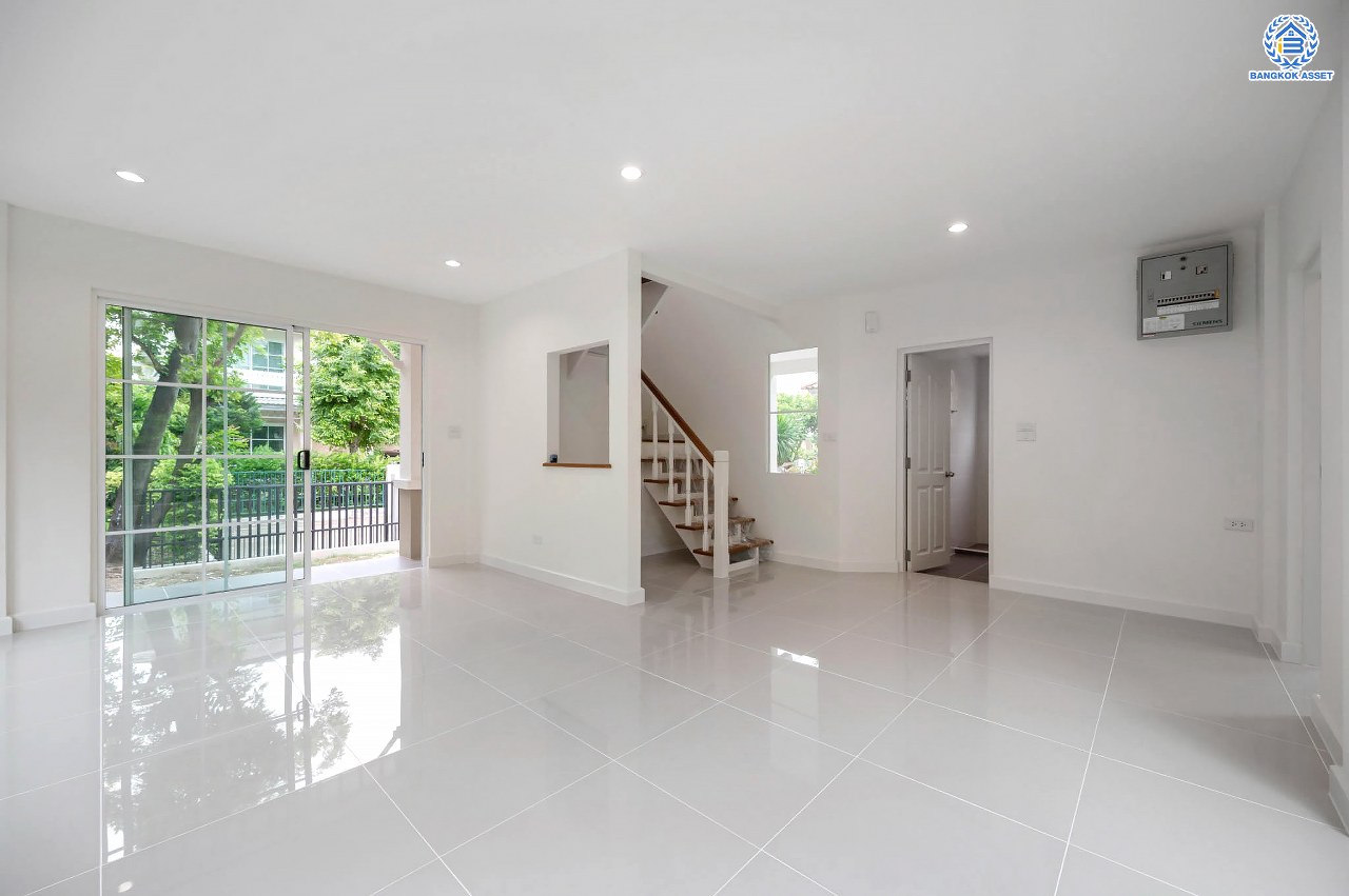 บ้านมือสองตกแต่งใหม่ โครงการ ชัยพฤกษ์2 ราชพฤกษ์-ติวานนท์ หลังมุม เนื้อที่ 57.30 ตร.ว. ฟังก์ชัน 3 ห้องนอน 2 ห้องน้ำ จอดรถได้ 2 คัน บรรยากาศเงียบสงบเป็นส่วนตัว สิ่งอำนวยความสะดวกมากมาย! บนทำเลศักยภาพ หน้าโครงการติดถนนใหญ่ เชื่อมต่อถนนราชพฤกษ์ ใกล้จุดขึ้นทางด่วน "ศรีสมาน"...